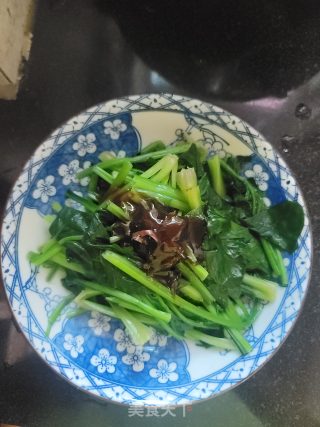 红葱油酥拌菠菜的做法步骤：6