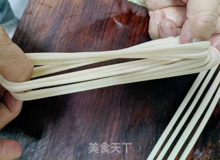 手工抻面的做法步骤：10