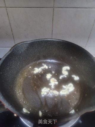 韭菜牛肉炒米粉的做法步骤：7