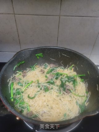 韭菜牛肉炒米粉的做法步骤：13