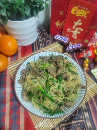 韭菜牛肉炒米粉的做法步骤：15