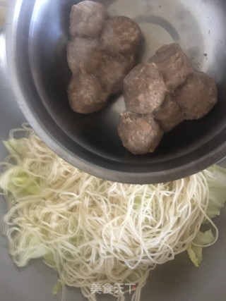 牛筋丸焖面的做法步骤：7
