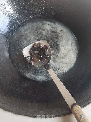 肉丝木耳汤的做法步骤：1