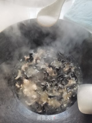 肉丝木耳汤的做法步骤：4