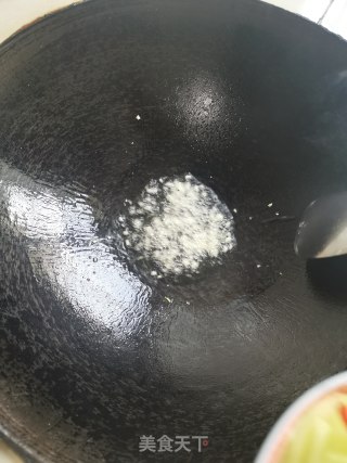 青椒炒莴笋丝的做法步骤：1