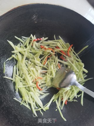 青椒炒莴笋丝的做法步骤：3