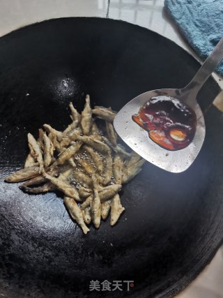青椒炒鱼干的做法步骤：3