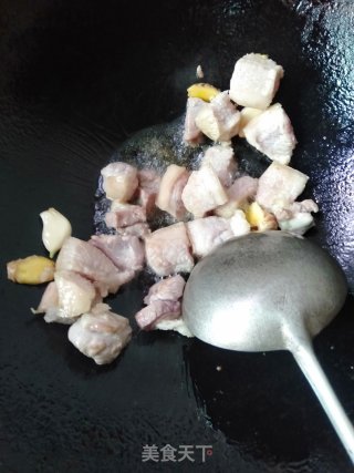 鲜笋炖五花肉的做法步骤：3