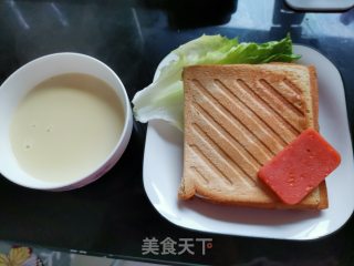 三明治的做法步骤：1