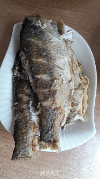 蒸鲮鱼干的做法步骤：1