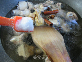 水笋烧鸡块的做法步骤：6