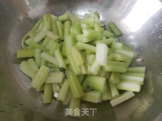 凉拌西芹的做法步骤：3