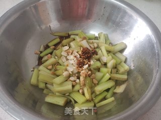 凉拌西芹的做法步骤：4
