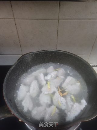 白菜鱼滑汤的做法步骤：5