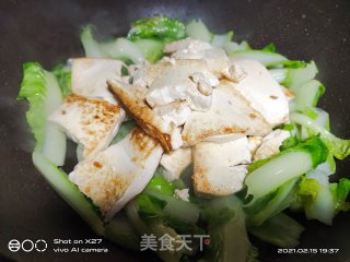 菜梗炒豆腐的做法步骤：3