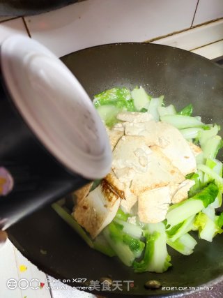 菜梗炒豆腐的做法步骤：4