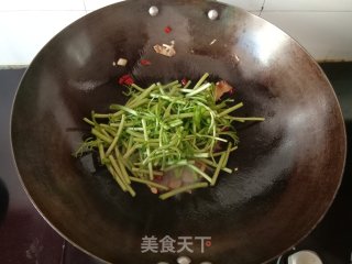 腊肉炒藜蒿的做法步骤：7