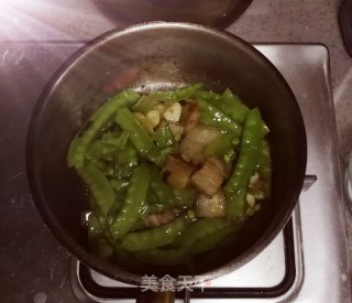 五花肉烧荷兰豆????????????的做法步骤：3