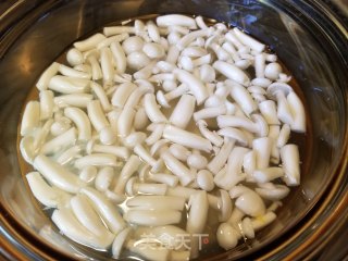 白玉菇豆腐汤的做法步骤：5