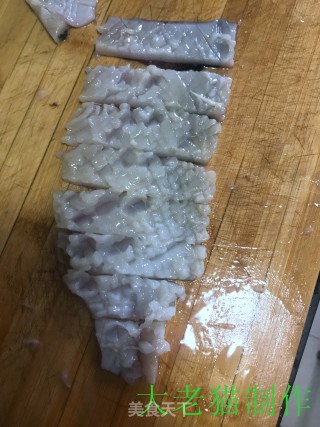 韭菜炒鱿鱼花的做法步骤：5