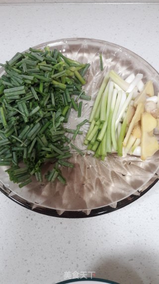 香葱炒鸡的做法步骤：2