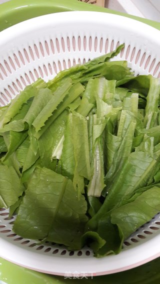 蒜炒油麦菜的做法步骤：1