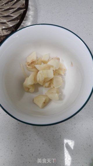 蒜炒油麦菜的做法步骤：2