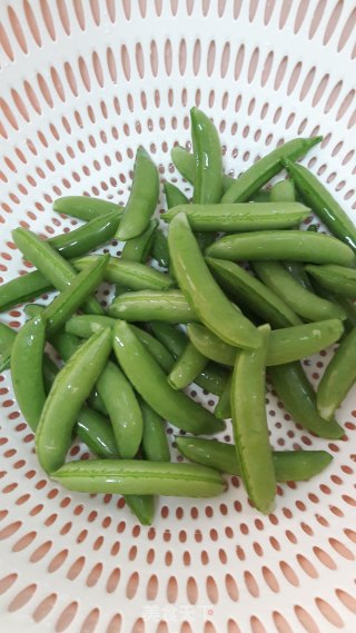 腊肠炒甜豆的做法步骤：3