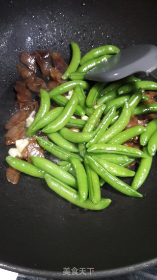 腊肠炒甜豆的做法步骤：10