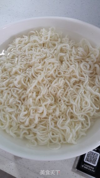 香葱蛋炒面的做法步骤：1