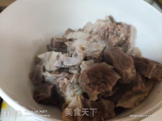 芋头焖牛腩的做法步骤：1