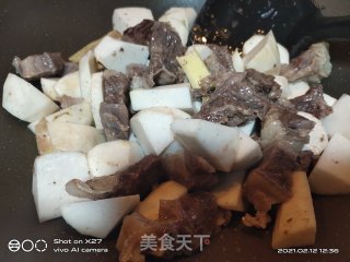 芋头焖牛腩的做法步骤：4