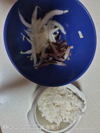 白菜腊肉炒饭的做法步骤：1