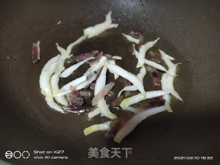 白菜腊肉炒饭的做法步骤：2