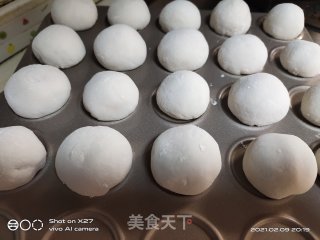 咸蛋黄流沙汤圆的做法步骤：9