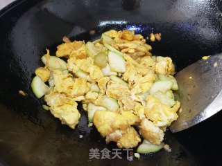 西葫芦炒鹅蛋的做法步骤：6