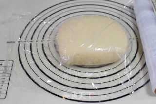 香葱甜肠早餐饼的做法步骤：2