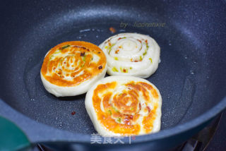 香葱甜肠早餐饼的做法步骤：11