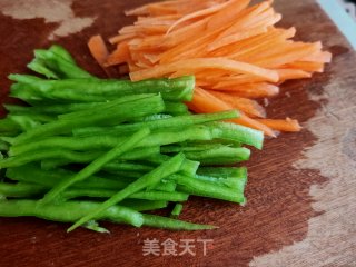 清炒绿豆芽的做法步骤：2