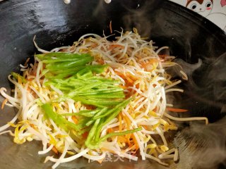 清炒绿豆芽的做法步骤：7