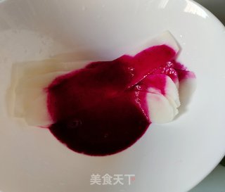 红火龙果玫瑰卷的做法步骤：8