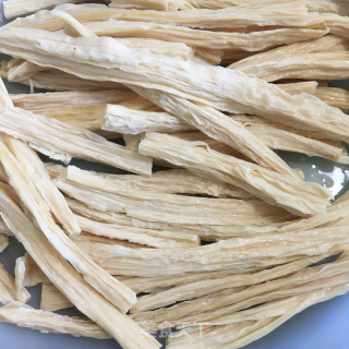 腐竹烧木耳的做法步骤：1