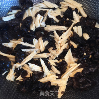 腐竹烧木耳的做法步骤：5