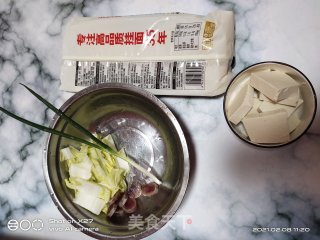 橄榄菜香肠面的做法步骤：1