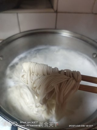 橄榄菜香肠面的做法步骤：4