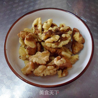 早春美味——核桃仁拌菠菜的做法步骤：4