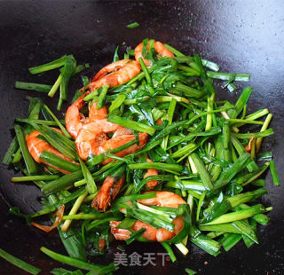 早春美味——韭菜炒虾的做法步骤：6