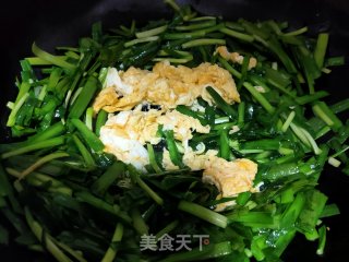 鸡蛋木耳炒韭菜的做法步骤：7