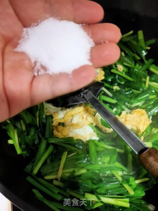 鸡蛋木耳炒韭菜的做法步骤：8