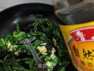 鸡蛋木耳炒韭菜的做法步骤：9